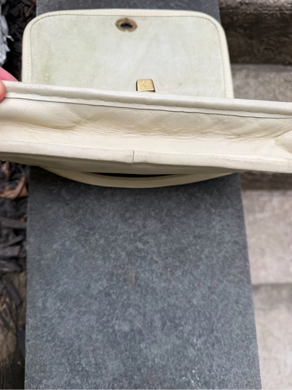 Stunning vintage Coach 9755 Pocket Purse in Bone Glove-Tanned Leather EUC